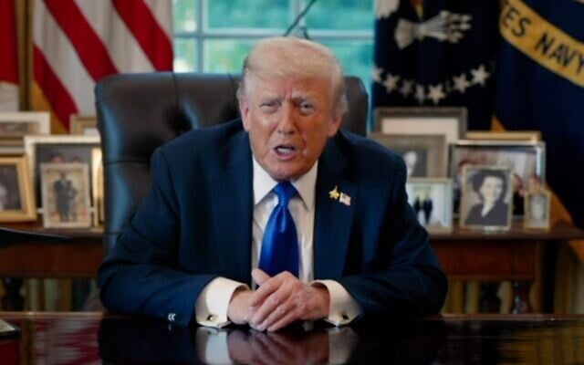 Le président américain Donald Trump fait une déclaration depuis le Bureau ovale, le 3 octobre 2025. (Capture d’écran/Truth Social)